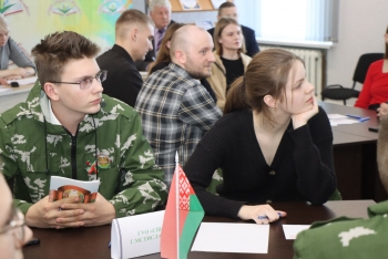 В гимназии г. Мстиславля прошёл молодёжный квиз, посвящённый Дню Конституции.