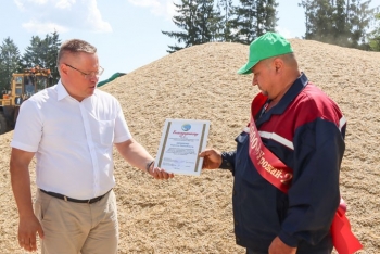 Первые водители-тысячники на жатве-2024 в Мстиславском районе