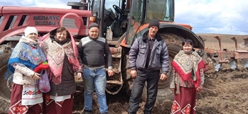 Концертные номера и сувениры для посевной кампании