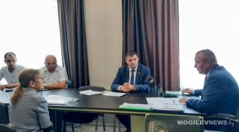 Прием граждан, подготовка к «Дожинкам», трудоустройство молодых специалистов: Леонид Мартынюк совершил рабочую поездку в Климовичи