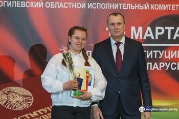 25 молодых людей со всех уголков Могилевщины получили свои первые паспорта в торжественной обстановке