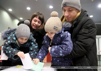 Для нас выборы - настоящий праздник. Как семья Сапетовых из Могилева учит своих детей важной традиции