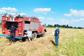 Мстиславские спасатели проводят профилактические мероприятия на полях района