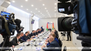 Лукашенко требует от производителей микроэлектроники активнее осваивать российский рынок