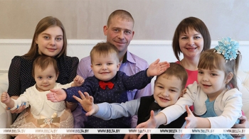 Занятость родителя и благополучие семьи. Что меняется с 28 мая в программе "Семейный капитал"