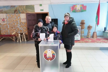 Активность избиратели в единый день голосования проявляют и на сельских участках для голосования