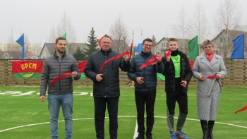 В Мстиславле открылась спортивная площадка для игры в мини-футбол. Совместная инициатива стала возможной благодаря поддержке Белорусской ассоциации футбола, спонсорам и организациям района