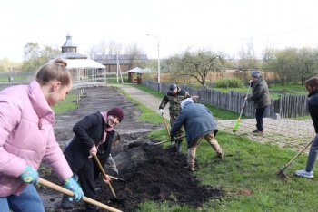 Посмотрите, как проходит республиканский субботник в районе