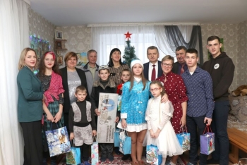 Новогодние подарки привезли воспитанникам детского дома семейного типа в аг. Рязанцы