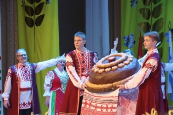 Поздравления, награды и песни лучшим труженикам села и перерабатывающей промышленности