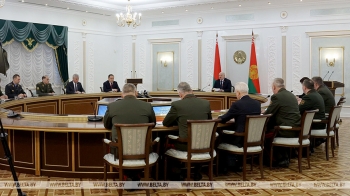 "Важнейшая наша задача - извлекать уроки". Лукашенко рассказал об обстановке вокруг Беларуси
