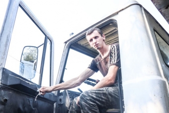 Молодой водитель ОАО «Сож-Агро» рассказал, как ему удаётся оставаться лидером на отвозке зерна