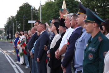 Они живы, пока мы помним о них. Как в Мстиславле почтили память жертв Великой Отечественной войны