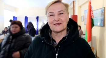 В единый день голосования на Дзержинский участок № 3 пришла ветеран труда сельскохозяйственной отрасли Мстиславского района Анна Ходорович