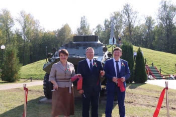 В Мстиславле на Кургане Славы торжественно открыли обновлённую экспозицию военной техники