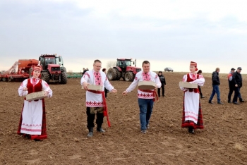 В Мстиславском районе посевная кампания началась с обряда «Засевки»