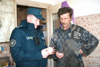 Мстиславские спасатели проверяют, как горожане соблюдают правила пожарной безопасности